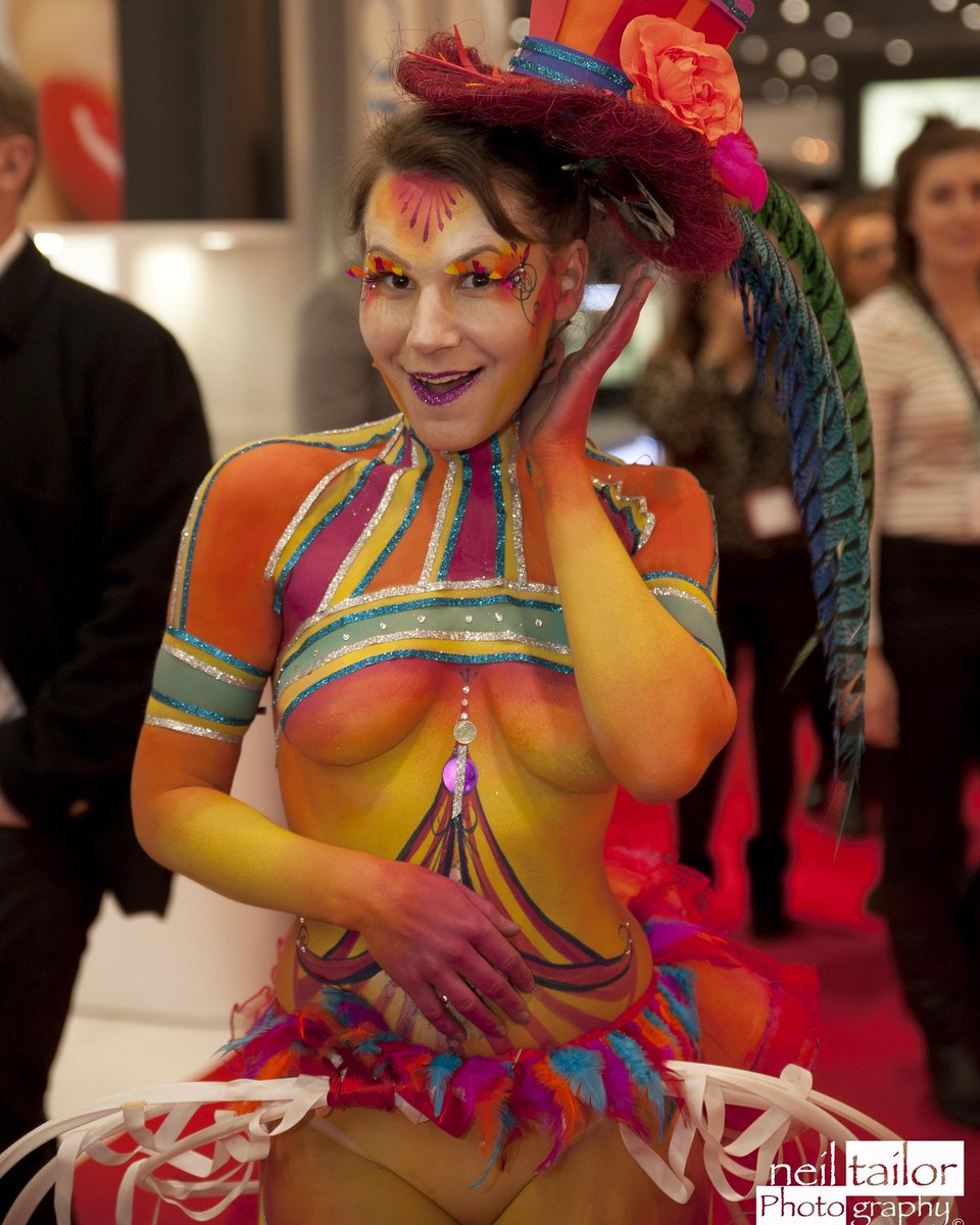 Paintopia's tweet image. 🎉Happy New Year 🎉

Registration is now OPEN but places are limited for our upcoming #warpaintopia Pro &amp;amp; Student #bodypainting competitions at @pro_beauty in February in association with @Warpaint_Mag

For full details &amp;amp; to register visit
bit.ly/2CqyNC3