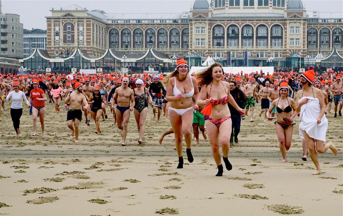 Gisteren renden duizenden mensen bij Scheveningen het water in voor de  jaarlijkse nieuwjaarsduik. Ben jij ook zo'n coole kikker? Dan dagen wij  jou uit voor de JongBLN Splash! op donderdag 18 januari 2018! Check de link: bit.ly/2CKsJR2
