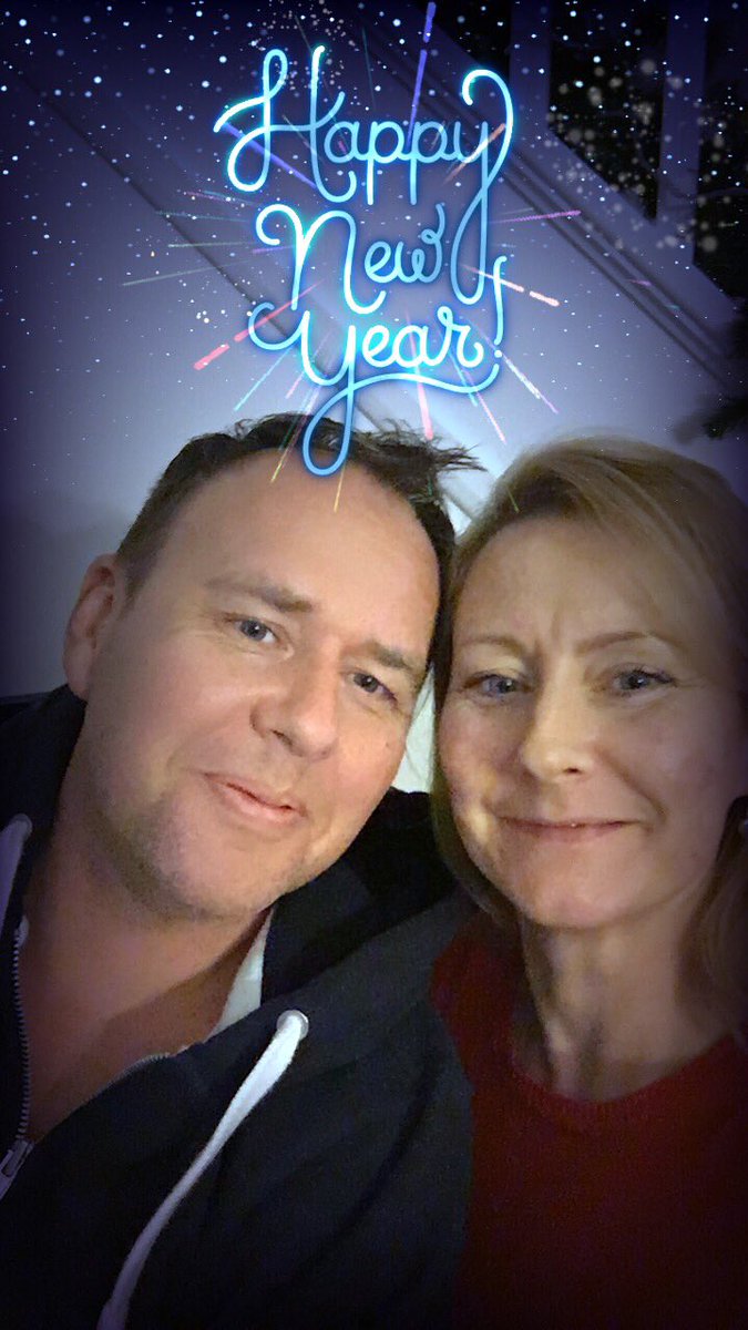 Walkswesterham's tweet photo. Happy new year from Walkies of Westerham. Hope 2018 brings you lots of joy and happiness #Welcome2018 #Happy2018 https://t.co/FsCAt3iU1A 🐾❤️🐾 https://t.co/uiSN0dg5h8