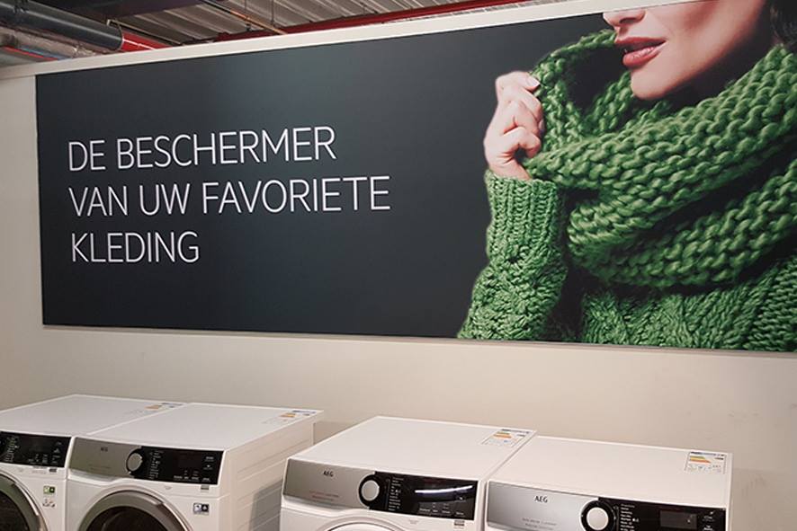 TweeReclame's tweet photo. Diverse peesdoeken geplaatst bij AEG. https://t.co/OwXoMCsSlP