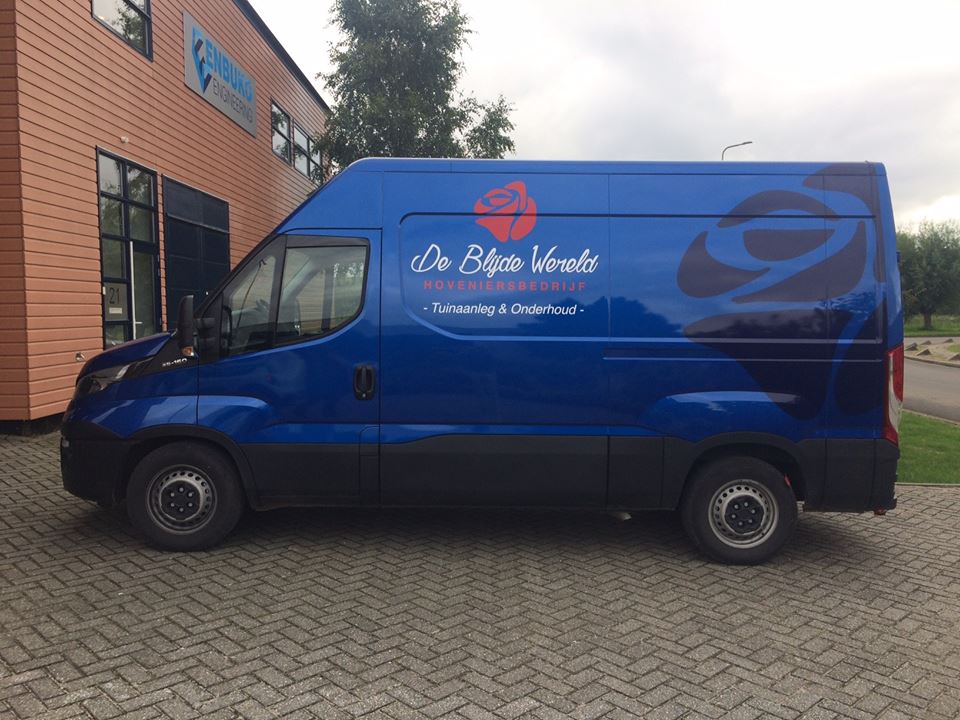 TweeReclame's tweet photo. De Blijde Wereld is een mooi rijdend 'visitekaartje' op de weg. https://t.co/IdnMGIug8N