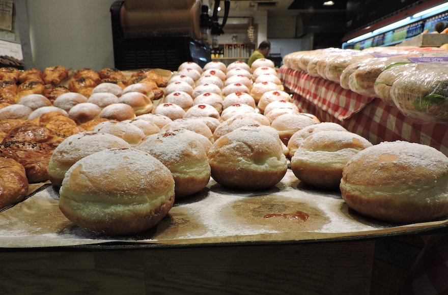 IsraelinMiami's tweet photo. .@IsraelinMiami 2018 #NewYearsResolution #13: Next year, we’re extending #Hanukkah to nine nights, one just for chocolate frosted #donuts. #NewYears2018 #FirstDayof2018 https://t.co/CDPcAtRH2O