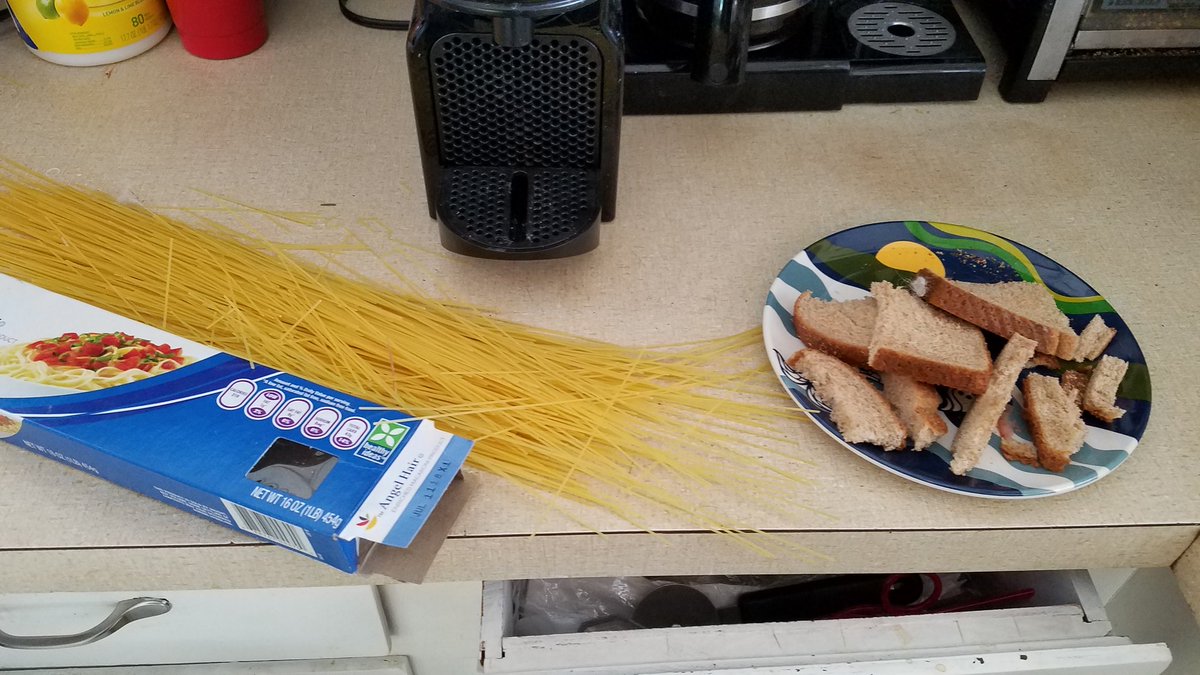 ErinMcRennick's tweet photo. Life with a toddler... #toddler #momlife #allthemesses https://t.co/wuo3oLeAs0