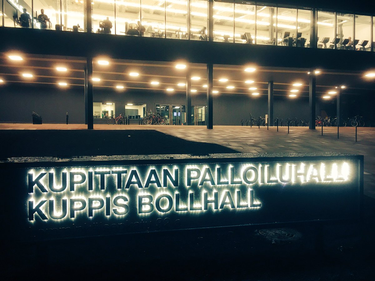 mattitmanninen's tweet photo. Ei mikään Garden, mutta kyllähän täällä nyt yhden matsin voi vääntää. @FBCTurku #salibandy #divari #turku #puitteet https://t.co/NgwNmOj50F