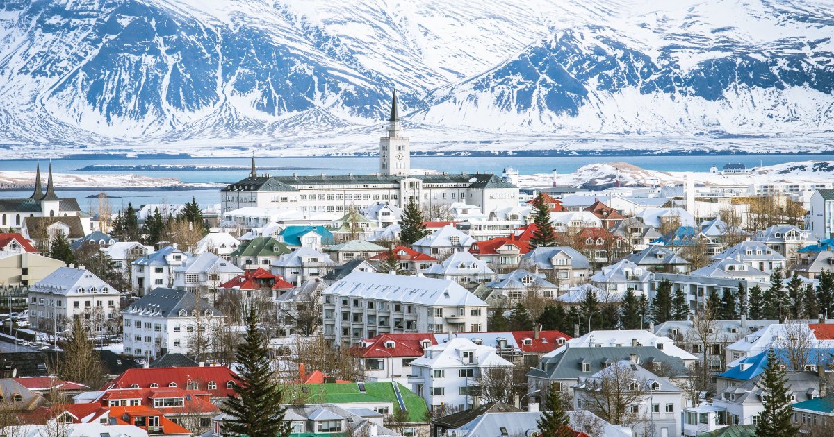 HuffPostCanada's tweet photo. Iceland makes it illegal to pay women less than men https://t.co/C3cIPlmtXS https://t.co/ykvBaPFups