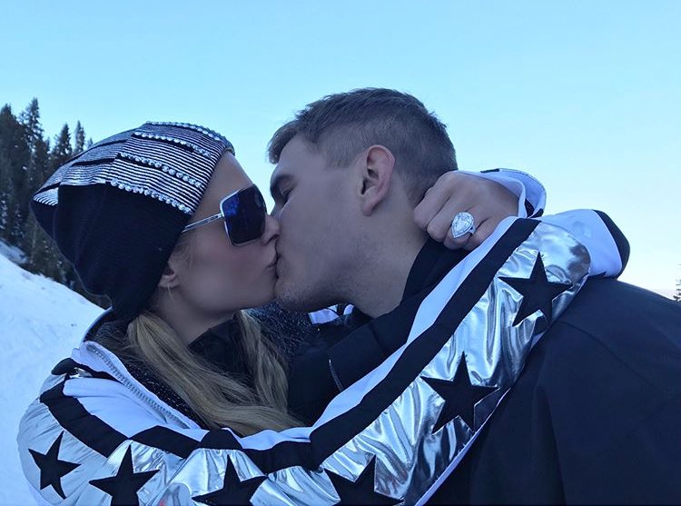 CoderDuck's tweet image. Paris Hilton first kiss to Chris Zylka
Read more: goo.gl/Pvv5KD