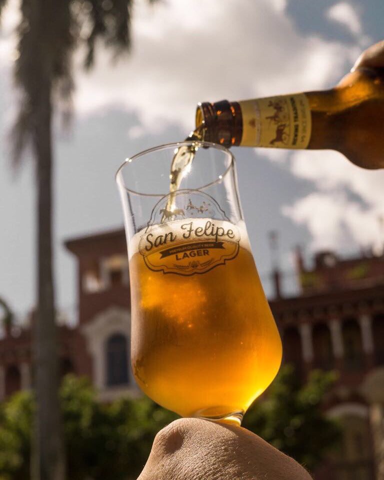 sanfelipebeer's tweet photo. Ya te mereces una cerveza San Felipe bien fría en este comienzo del 2018. Celebra con lo mejor. ¡Te la mereces!

#cervezasanfelipe #nacedelalma #untributo #unainspiración #premiumqualitybeer #viviendounlegado https://t.co/xU8E1GrXXF