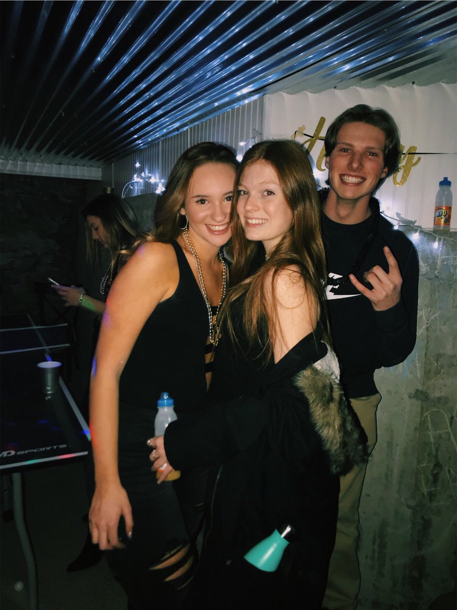 julia_millerrr's tweet photo. happy bday cooky girl!!!! love you soooo much!!! thanks for the beautiful tat 🤪 hope u are having the best day ever you deserve it💓 https://t.co/ZHJbpNS64V