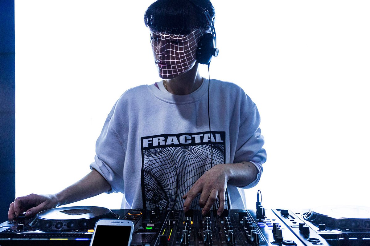 cdmblogs's tweet photo. Here’s the music in 2017 that gave us strength https://t.co/L7CbBxZMT5 https://t.co/mOIWRnueeJ
