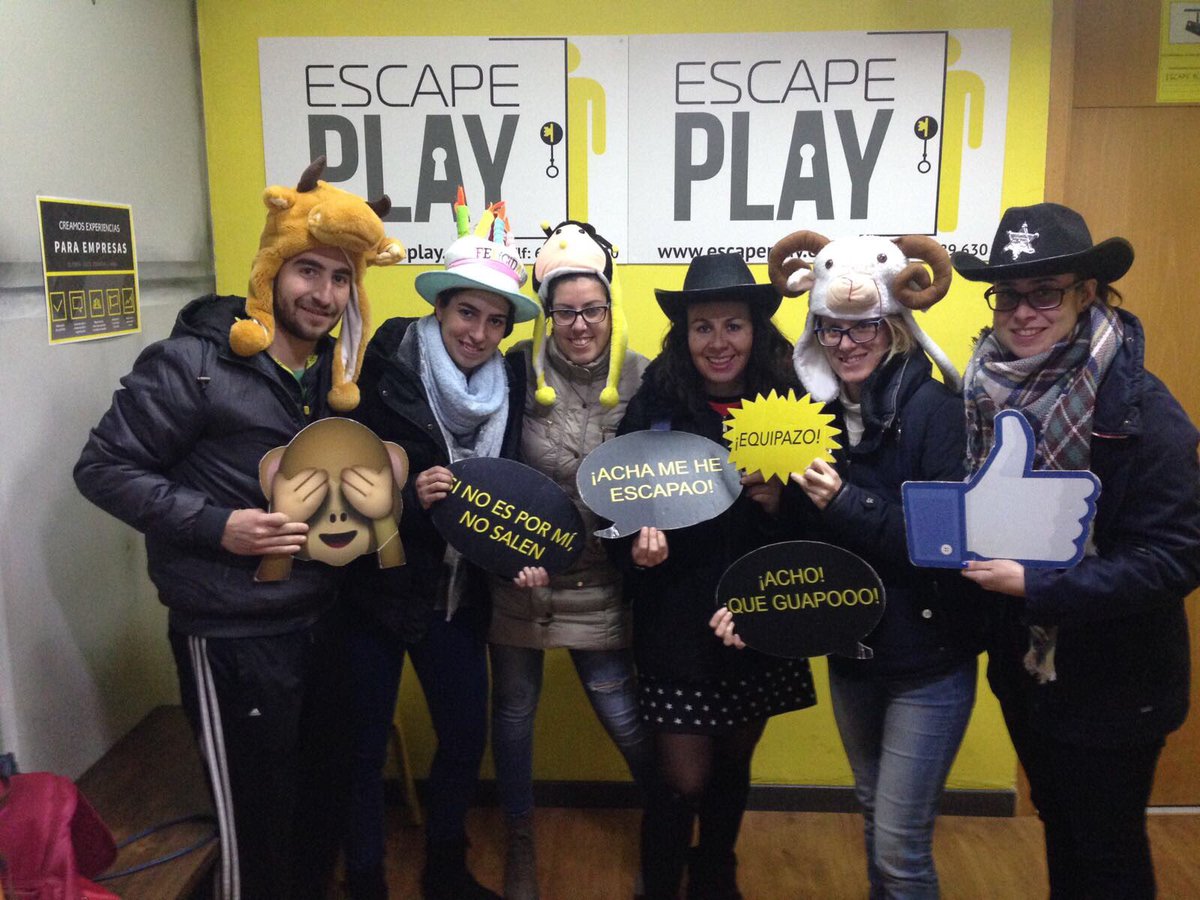 Otro equipo que vive esta experiencia única y tan divertida.
¿Y tú te atreves? #Murcia #escaperoom