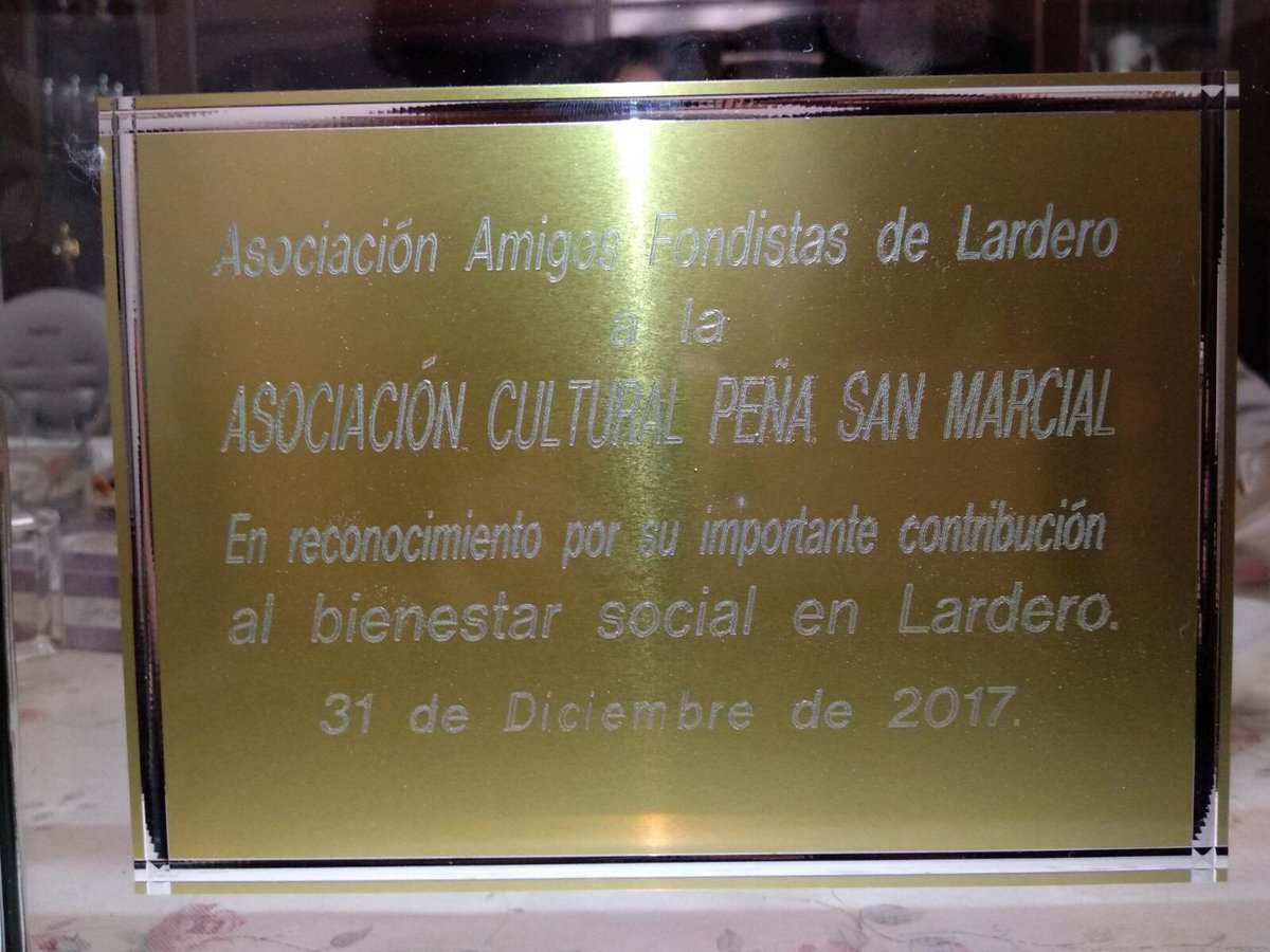 PSanmarcial's tweet photo. Desde la Directiva queremos dar las gracias a nuestros @AFLardero Lardero por el homenaje que nos brindaron en su exitosa XI carrera de San Silvestre.

Gracias. 

Os deseamos que lleguéis a formar la familia que nosotros hemos formado. https://t.co/ztQCUZtxqJ