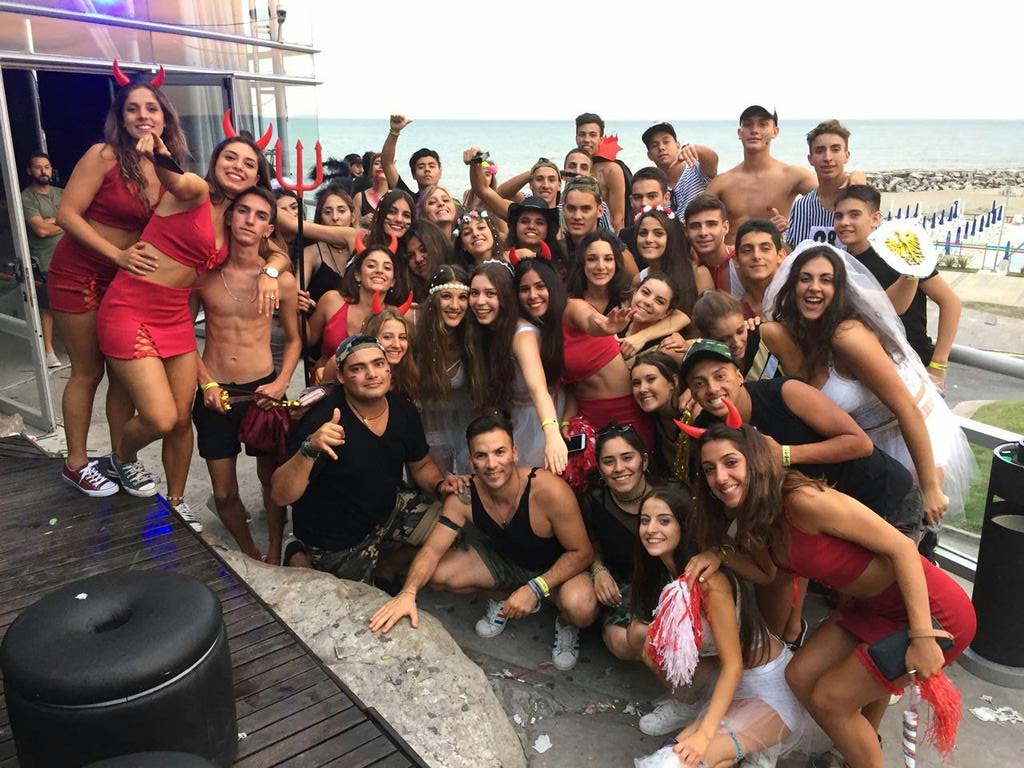 CamiGaviola's tweet photo. El mejor viaje gracias al mejor grupo💚 #CHETOSMAL https://t.co/vxFQy1TR2k