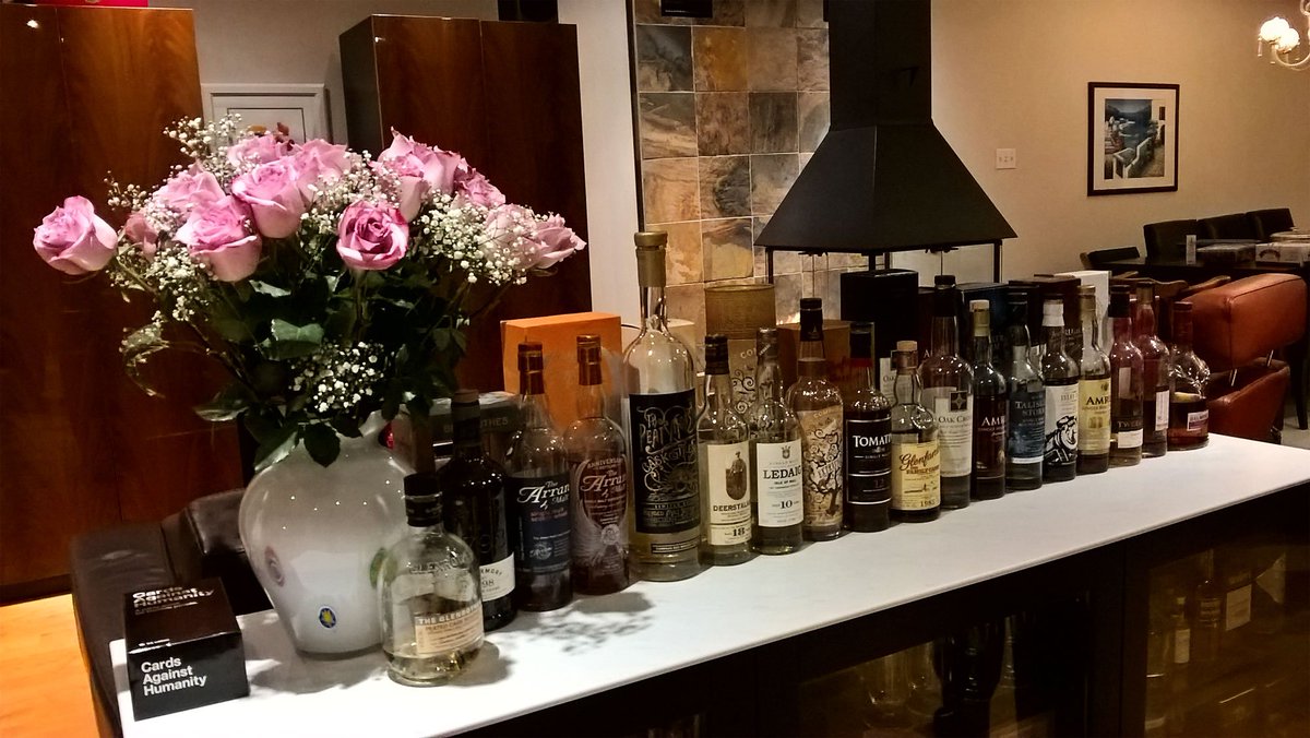 WhiskyCanuck's tweet photo. Crazy selection at this #WhiskyFabric New Year's Eve gathering. From this, my #2017LastDram was a #Glenfarclas 1985 Family Cask, and #2018FirstDram was #ThreeShips 15yo. https://t.co/0g7wkyoKwZ