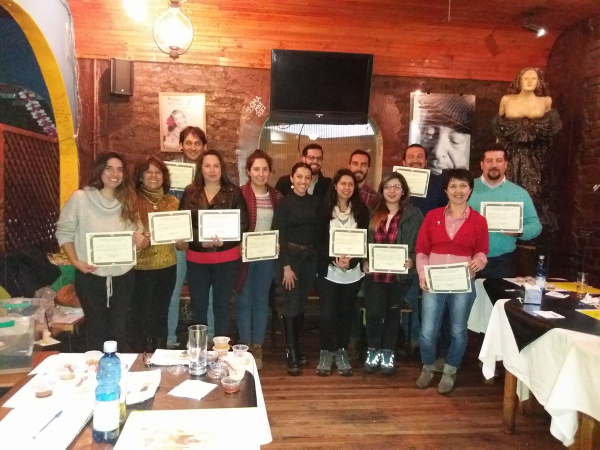 apisommelier's tweet photo. Estimados "apilovers" ya tenemos fechas y únicas para los talleres de Cata de Miel de Apisommelier, este año se realizarán sólo 1 nivel por fecha.No pierdas la oportunidad de aprender del maravilloso mundo de la miel
Taller Cata de Miel Nivel 1 , Sábado 27 de Enero.15:00 hrs. https://t.co/pdN2Ep8V8F
