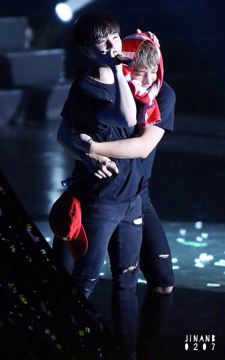 ___jh2's tweet photo. どんちゃんおめでとう！
甘いどんちゃんの声聞き惚れてしまう
iKONにどんちゃんがいてよかった！
生まれてしてくれてありがとう🎂🎉

#BeautifulDonghyukDay https://t.co/GeAt5d16BE