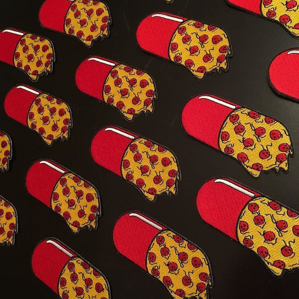bbllowwnn_'s tweet image. Order by 3pm EST, Ships today! Grab a pizza pill #moralpatch before they’re gone!!
Available in Velcro, Iron-on and Keychain!
💊💊💊💊💊💊💊
@bbllowwnn X @pizzaboyzzz X @pep_og09er collab!! Squaaaaaaaad lit!! $7.99!! Supremely limited! So get on it! 💊 (… ift.tt/2Cs05I9