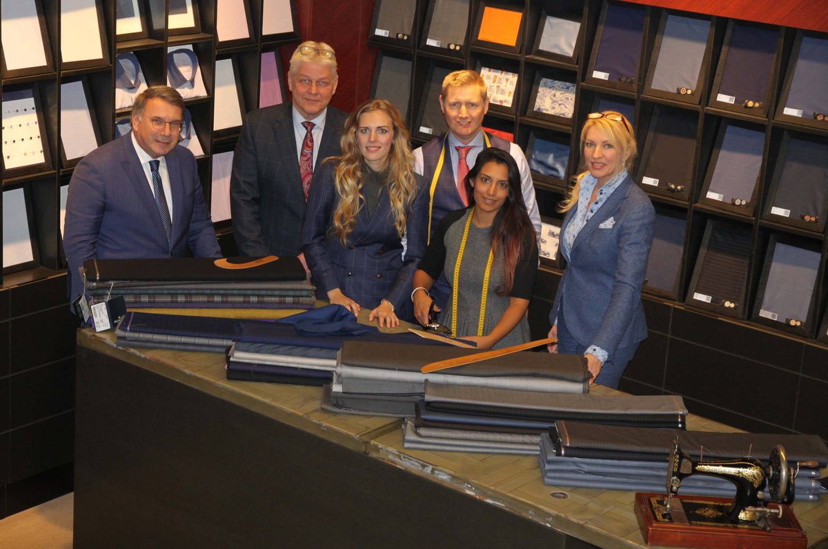 Het hele Tailor team wenst iedereen een sprankelend en tailored 2018.
#maatpak #maatshirt #zuidas #tailor
