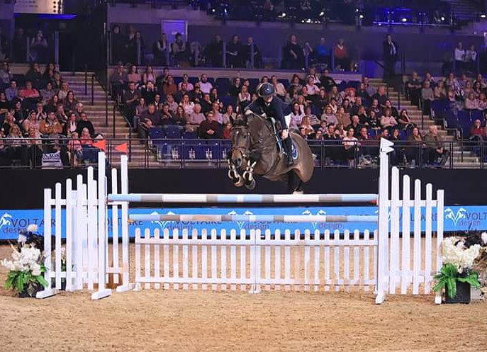 Jumpernewz's tweet photo. Full story on Sanne Thijssen's amazing recovery from losing her mare the previous day to winning the €24,600 @VoltaireDesign sponsored speed class CSI 4* last Sunday @LiverpoolInt CSI 4* in England: https://t.co/uiumQ2NQ1B
Pic: © @LiverpoolInt
#jumpernews 
#showjumping
#LIHS2017 https://t.co/ytuly9B412
