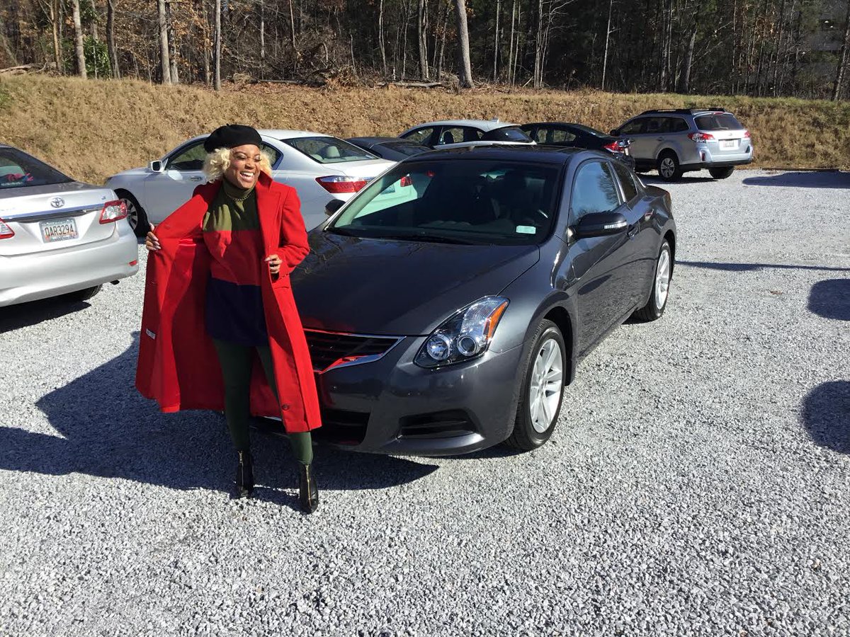 Carvana's tweet photo. Sean and Quinn, of our #ATL office, delivered Carlea her new #AltimaCoupe... and in return Carlea named her car after them for providing an exceptional customer experience! We can't wait to see "Sequin" hit the road! #DitchTheDealerShip #TheNewWayToBuyACar https://t.co/GtptBXqzOY