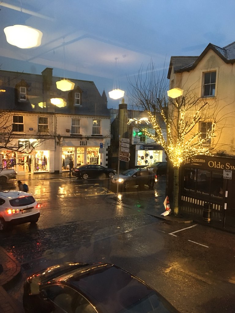 Cool seats, brilliant food... <a href="/bakeshopsligo/">Lyons Cafe & Bakeshop</a> ... pity about the rain... all of it 🙄