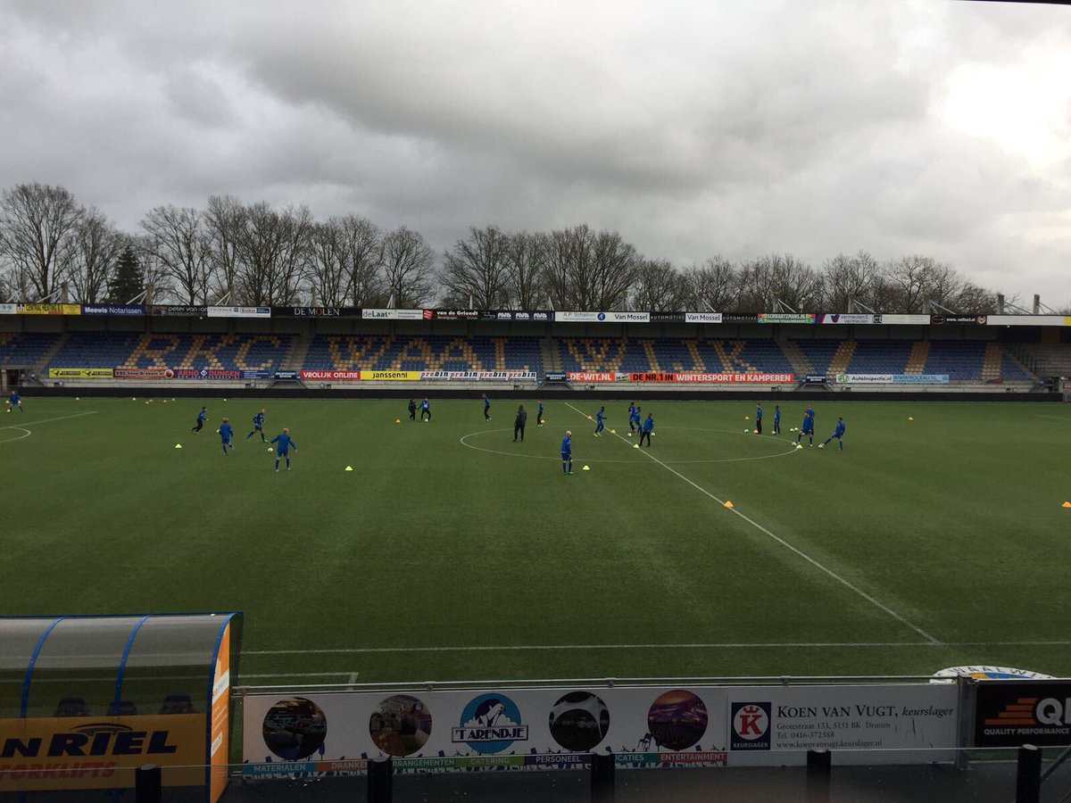 RKCWAALWIJK's tweet photo. 🏃🏽‍♂️⚽️ De Geelbauwen stonden vandaag weer op het veld voor een training ter voorbereiding op de 2️⃣de seizoenshelft! Ook een training bezoeken? Kijk op onze site voor de actuele trainingstijden ⌚️. #éénRKC https://t.co/86QCthpwGM