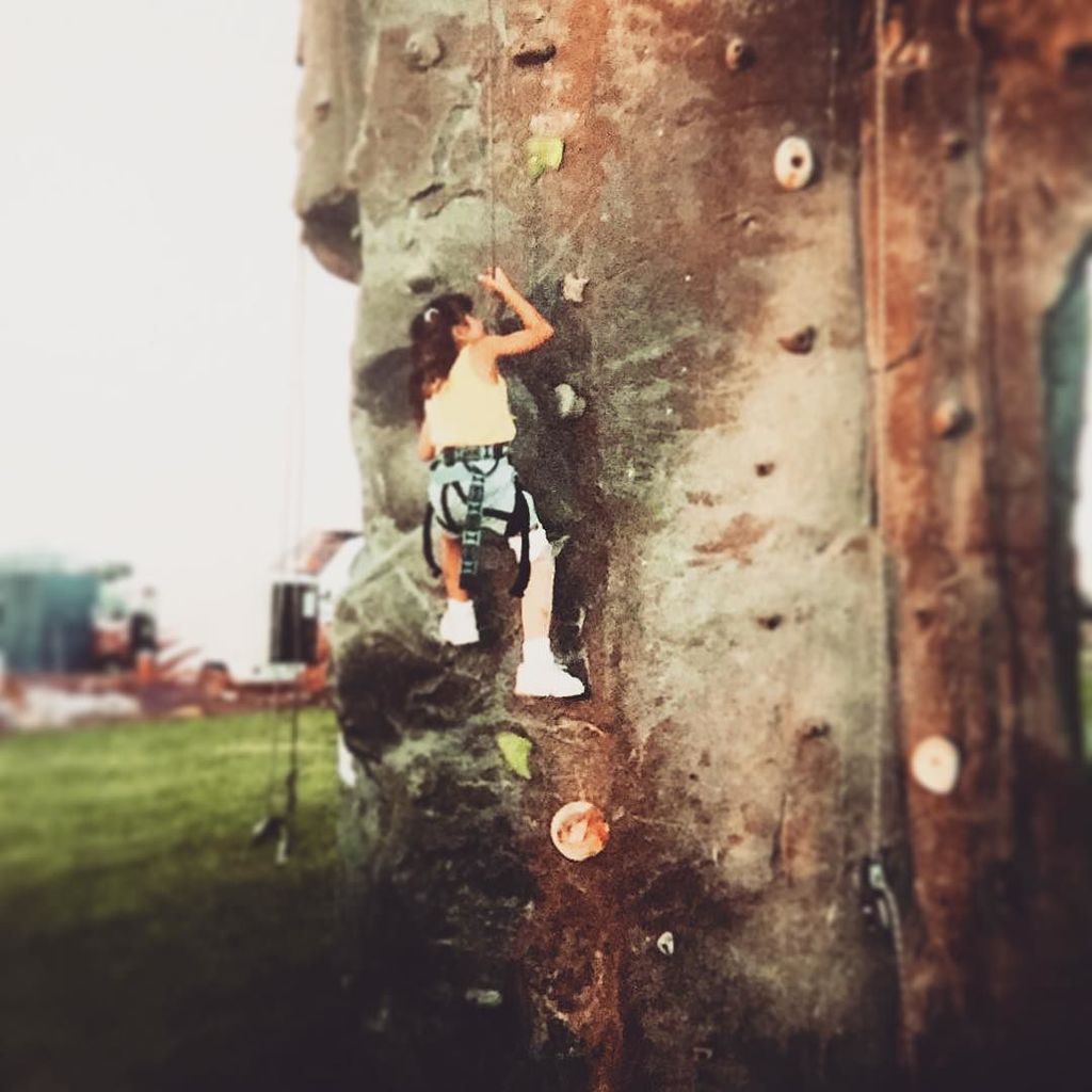 Happy New Year! Challenge yourself to be better than last year 💪 .
.
.

#newyears #2018 #nyresolutions #climb #achieve #ampchallenges #LivewoLimbs #amputee #amputeelife #rockclimbing #rockclimb #rockclimbingwall #90skid #memories❤ #strength #challeng… ift.tt/2CFs4Sm
