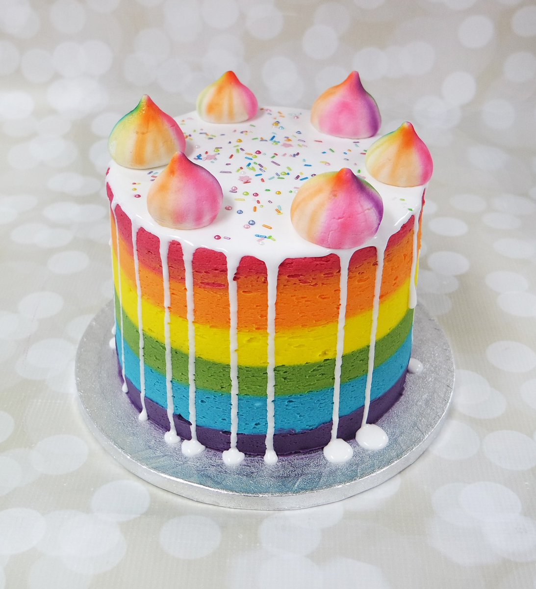 Aggregate more than 158 bright coloured cakes latest in.eteachers