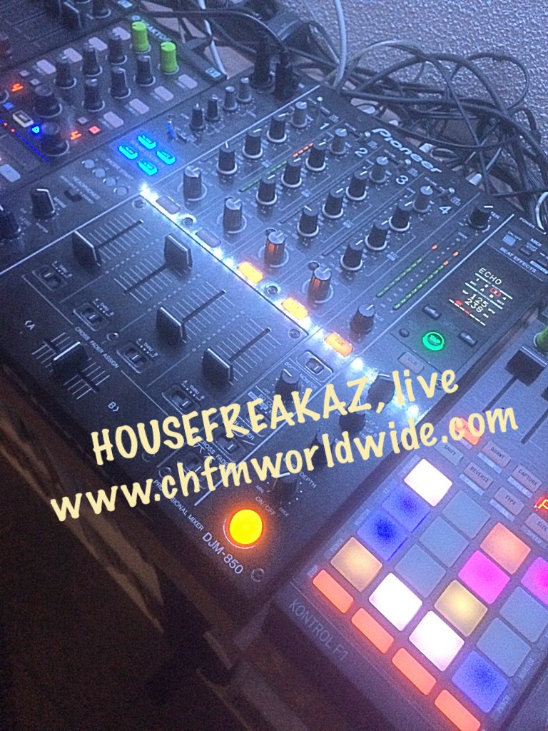 JayEnnes's tweet photo. Live right now with the HOUSEFREAKAZ show on Chicago House FM, tune in at https://t.co/8keurVR4o8 #housemusic #welovehousemusic #chfm https://t.co/jDrEZwuApF