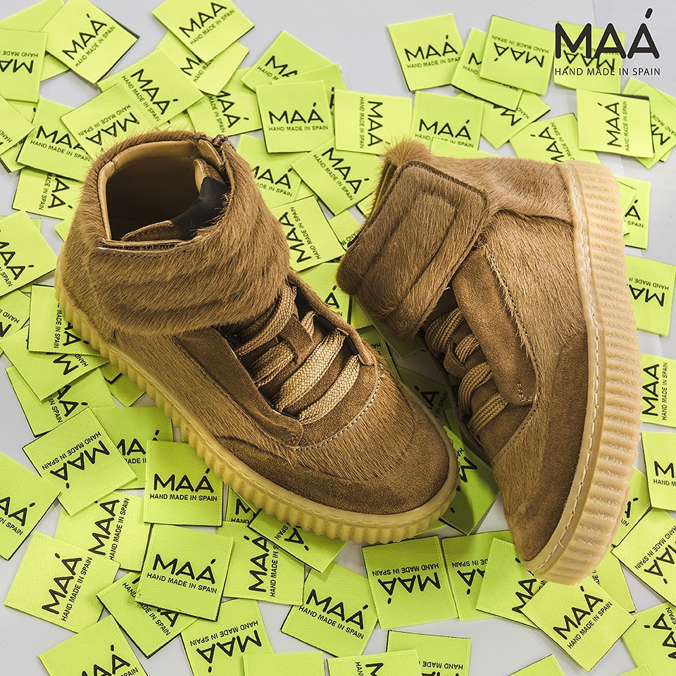 MAASHOES's tweet photo. New year, new shoes! Cheers to making 2018 the most stylish year!✌😘 | ¡Año Nuevo, zapatos nuevos! Por que 2018 sea el año con más estilo ✌😘 #maashoes #handmadeinspain #kidshoes #trendyshoes #coolshoes #colorfulshoes #comfyshoes #kidsfashion #shoesoft… https://t.co/ZyCxitxIfA https://t.co/LhP9VyR3zq