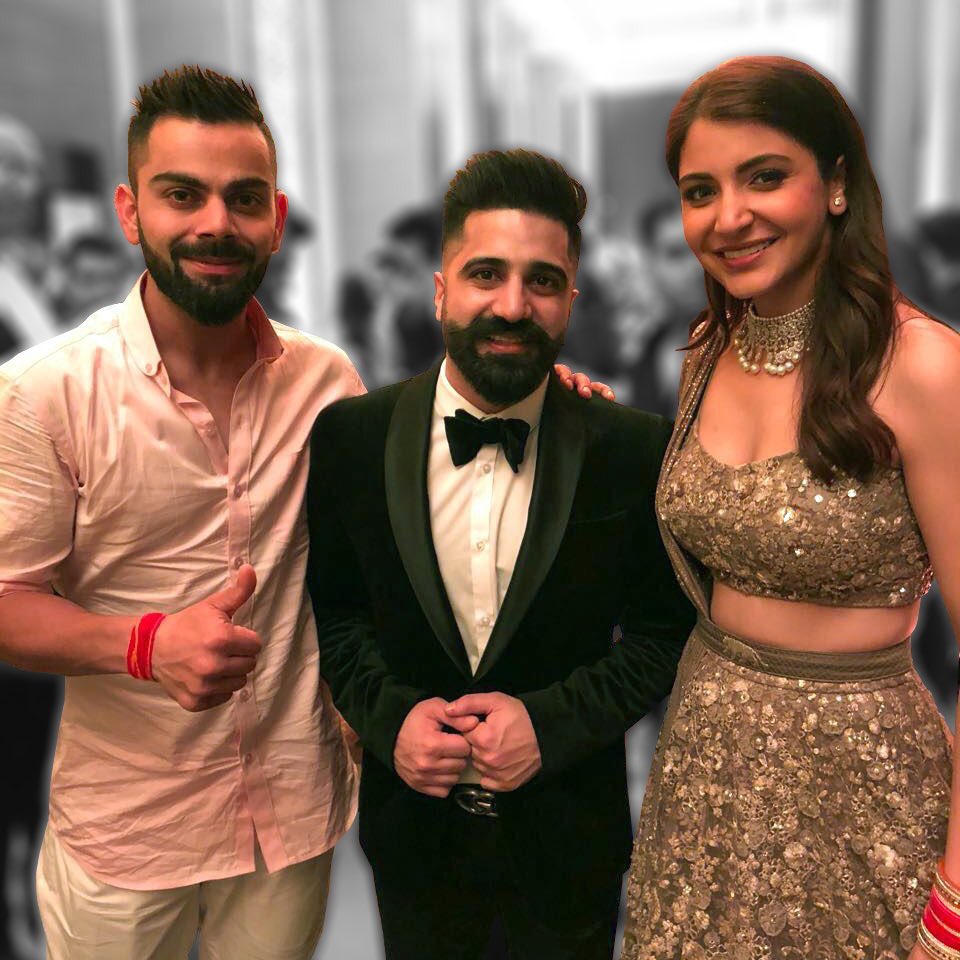  @AnushkaSharma &  @imVkohli with friends at their reception   #Virushka  #VirushkaReception