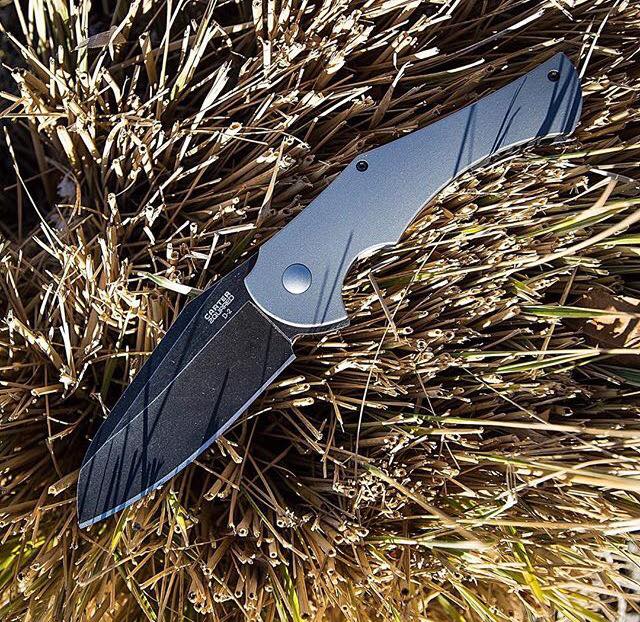 OntarioKnife's tweet photo. The Long wait is over 👌🏽🔪
#ontarioknifecompany #ontarioknives #okc1889 #carter2quared #carterknives #titanium #edc #hunting #camping #hiking #outdoors #bushcraft #tactical #wildernessculture #adventureculture #newyear2018 #D2 #pocketknife #knifecommunity #knifelife https://t.co/Pbc9Kc7qle