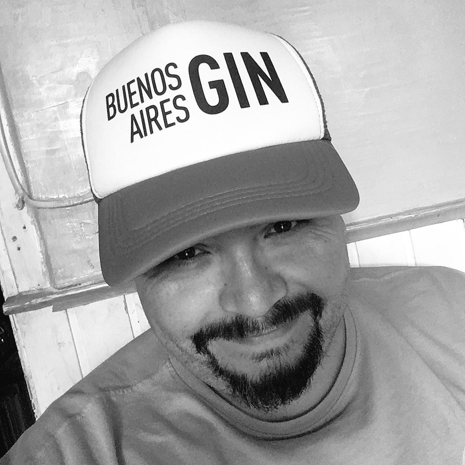 Tengo una gorra hermosa que me cuida del calor. Gracias <a href="/destileriaok/">Destilería Moretti</a>
