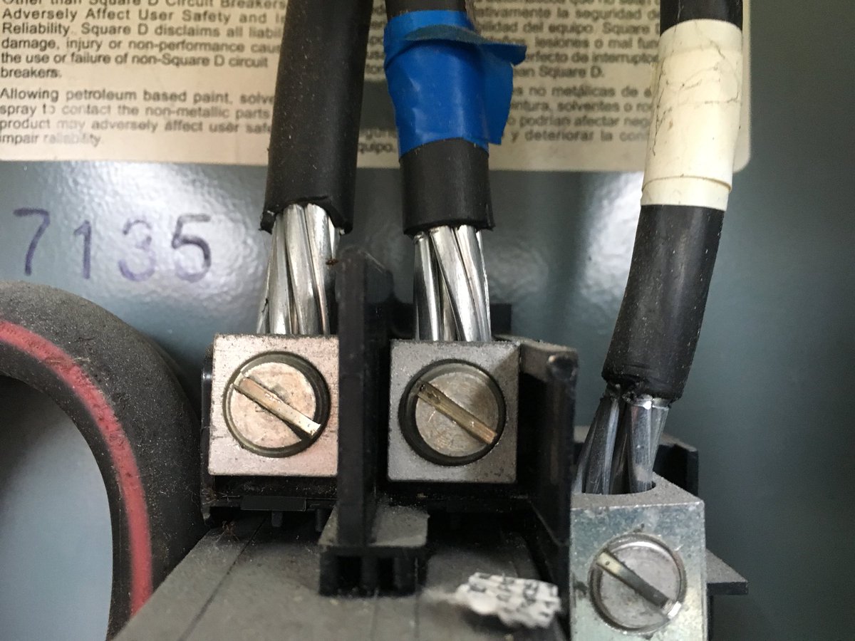 Homeinspect281's tweet photo. This is what happens to aluminum without anti oxidant gel. Before and after pictures. https://t.co/t0YqnJ7zEa