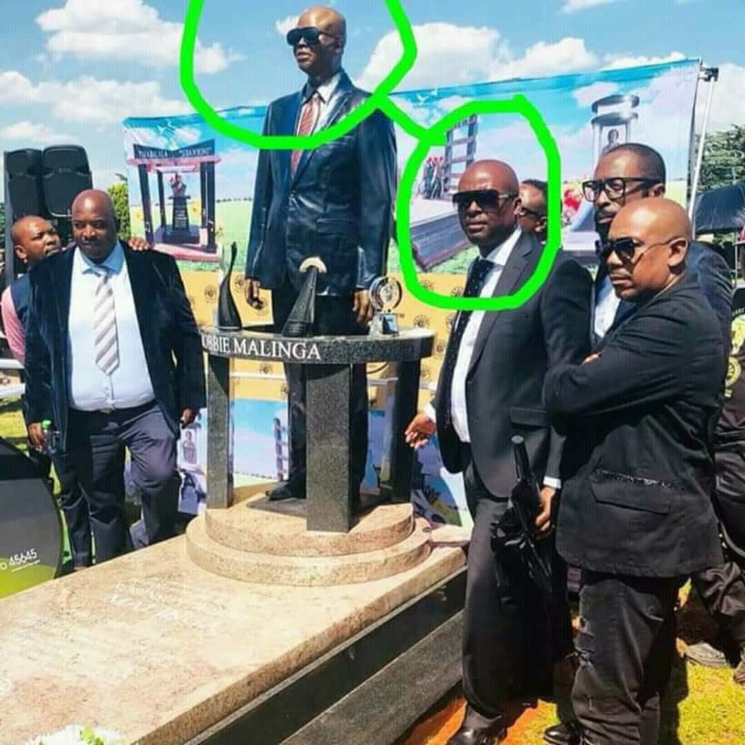 loumnandi's tweet image. Someone please explain this..... 

#RobbieMalingaFuneral #RobbieMalinga