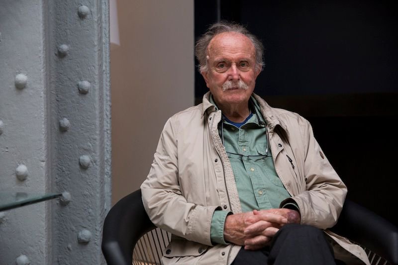 CHECK IT: <a href="/alvinlucier/">alvin lucier</a> is *totally* sitting in a room (different from the one you're in now) recording the sound of his speaking voice as it announces a new LP on Black Truffle, featuring <a href="/orenambarchi/">Oren Ambarchi</a> and Sunn O)))'s Stephen O’Malley (<a href="/IdeologicOrgan/">Stephen F. O'Malley</a>) 

bit.ly/2CEWW5g