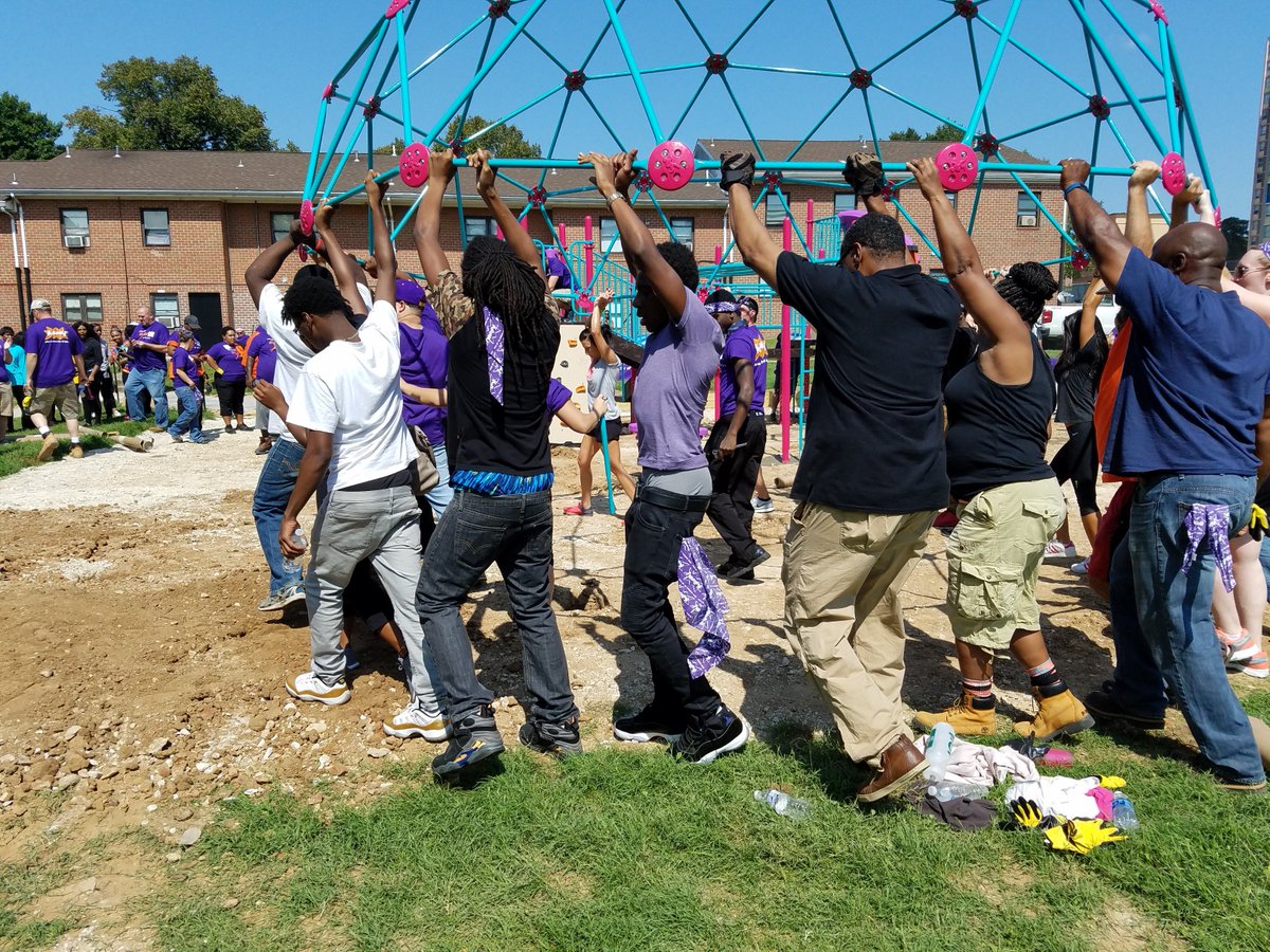 Happy New Year from all of us at STRIVE!

Did you know in 2017, 100 STRIVE youth in 10 cities participated in a national day of service? Youth from STRIVE's <a href="/USDOL/">U.S. Department of Labor</a> funded Future Leaders program planned and executed service learning projects to give back to their communities.
