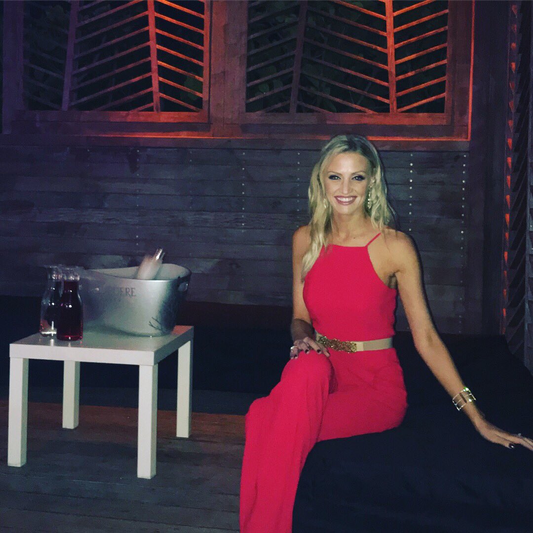A Look at Absolutely Stunning Fox News Star Carley Shimkus A Look at Absolutely Stunning Fox News Star Carley Shimkus