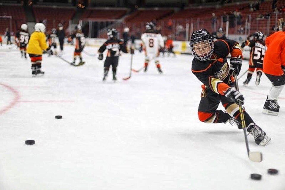 The_Rinks's tweet photo. Head on over to #TheRinks - Anaheim ICE #Facebook page to check out photos from our special youth hockey clinic at Honda Center! https://t.co/0uaZEihKxx