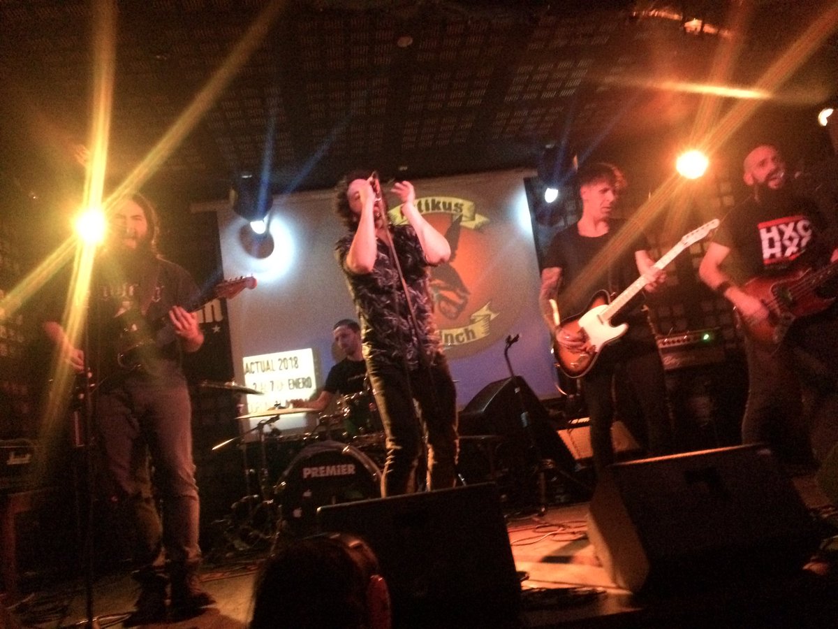 elkbdice's tweet photo. @AttikusRock en el escenario de la #guerradebandas #actual18 @ActualFestival @BiribayJazzClub #Musica https://t.co/djNiujT15W