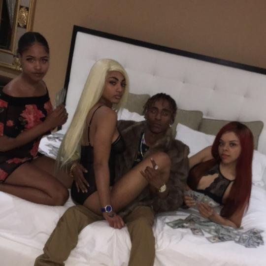 dezdopeness's tweet photo. Unlimited coin drops! Lvl UP! Lit Talent#Liveme Royelle https://t.co/tldwCyV6Hl https://t.co/KWGz7NHbxm