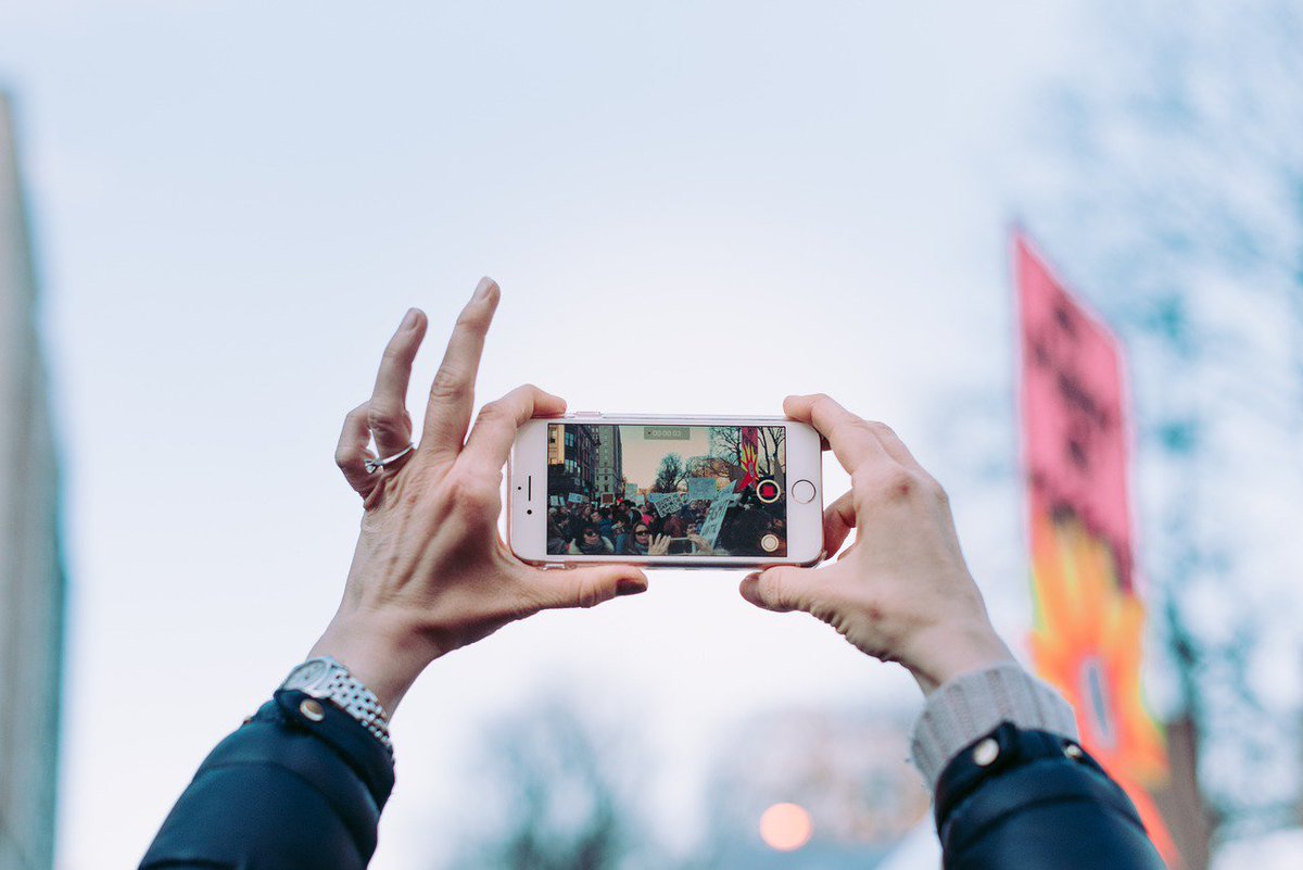 CFPJInterN's tweet photo. Devenez un pro de la #vidéo avec votre smartphone! https://t.co/L77hEO1o5s #formation #CFPJ https://t.co/nR0QkeqFRG