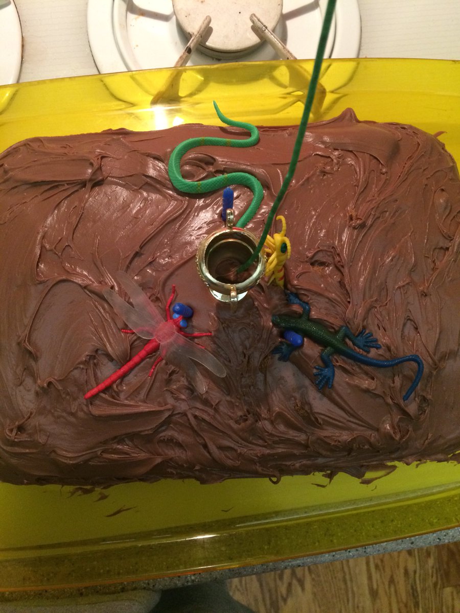 KLWare's tweet image. When your 30th birthday cake is decorated by your 11 year old brother.
