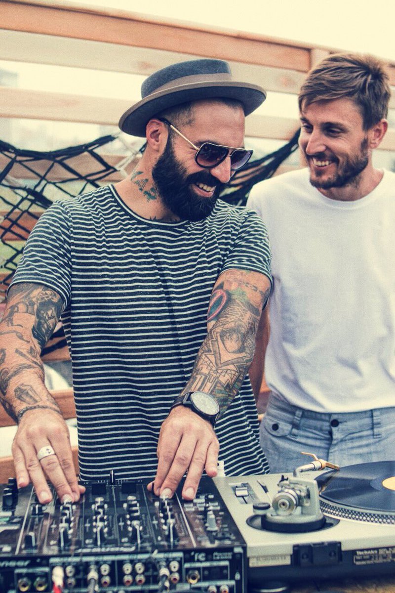 Casi una escena de la película Cocktail, pero en Mar del Plata.
#CampariOnTheBeach