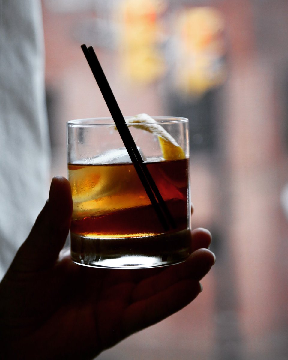 Tomorrow can’t come soon enough. Look for the blue light and have the first cocktails of 2018 with us! #Listentotheice barpx.com