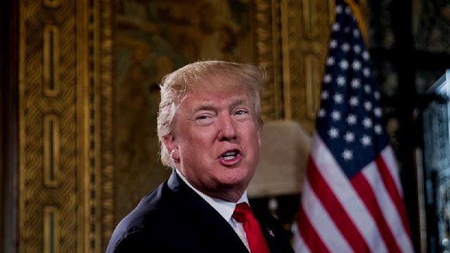 트럼프 "로켓맨이 한국과 대화 원한다" bit.ly/2Cv69R7 북한 김정은 위원장의 남북 대화 제의에 "제재와 압박이 북한에 큰 영향을 미치기 시작했다"고 언급. 또 "좋은 소식인지 지켜볼 것”이라고 덧붙여.