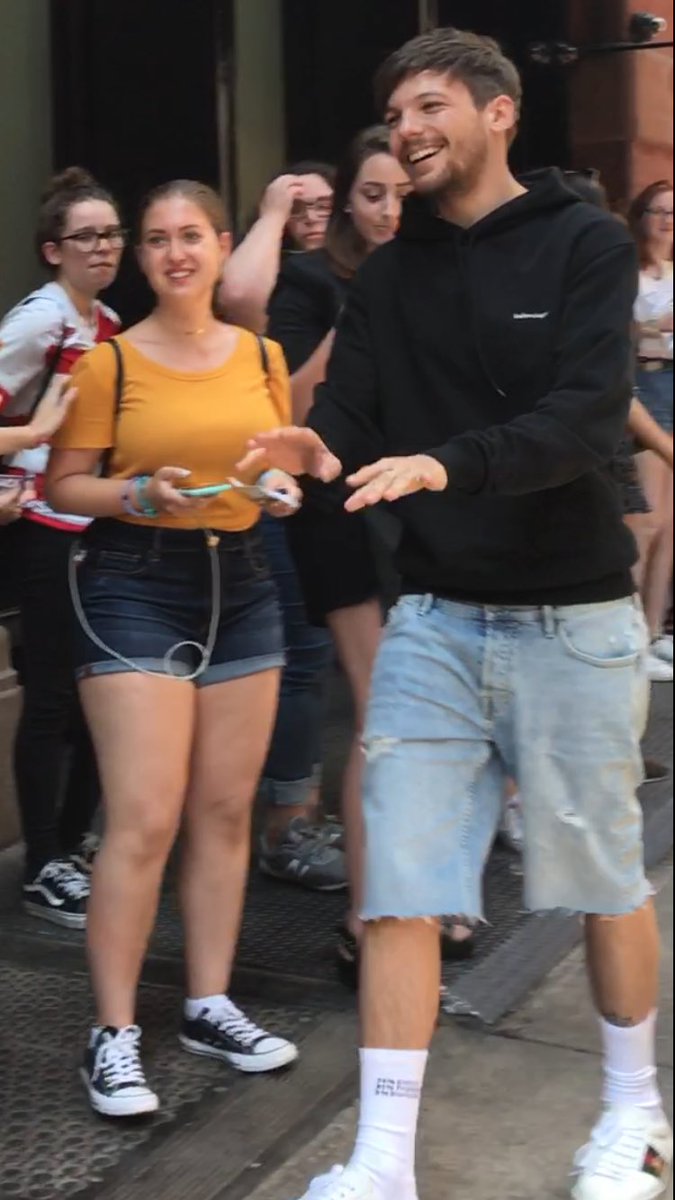 luvrgirlgab's tweet photo. july - met liam with @NamelessCass @casualtyamanda n @JOHNYSUS, met @halfmoonlouis, @littletomlinsun met louis, and saw kendall jenner up close woah https://t.co/dlydRXkGs2