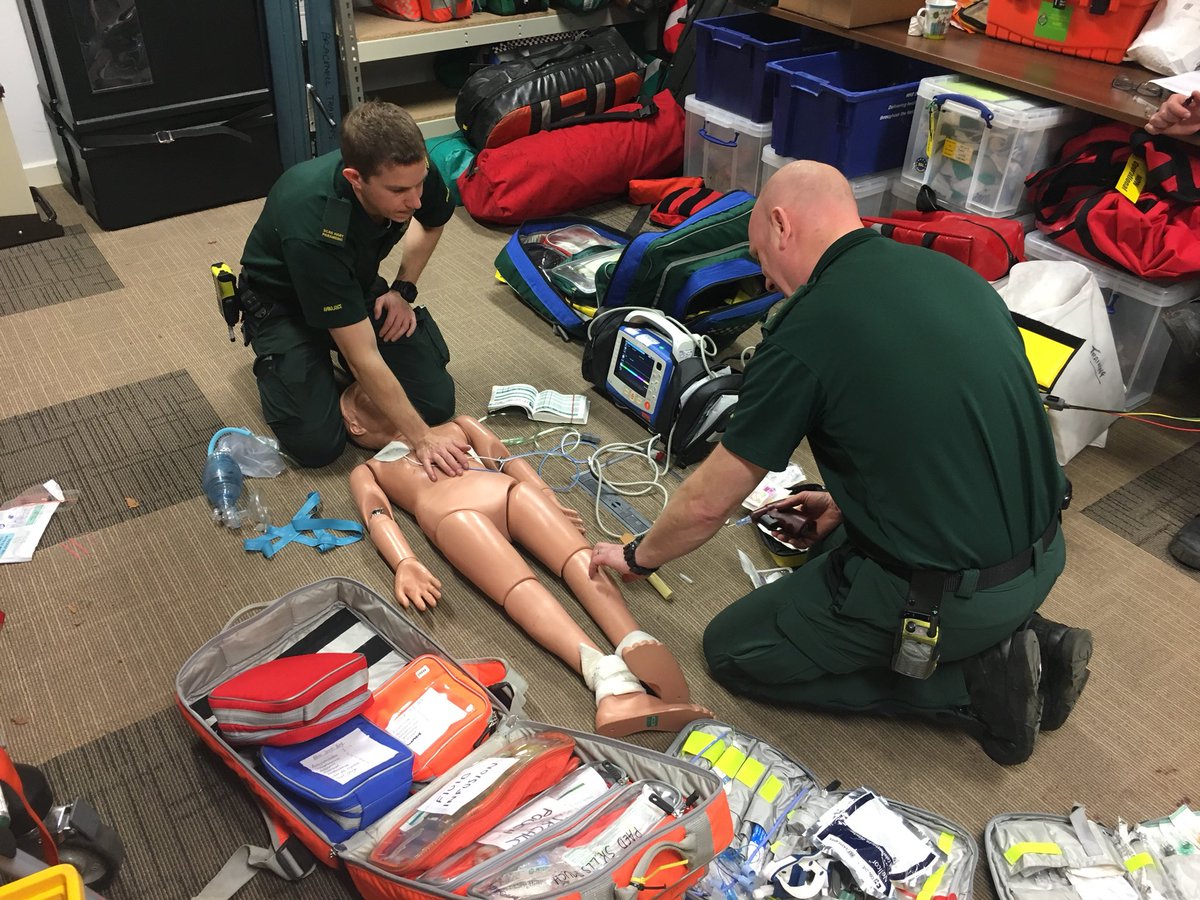 SCAS_HART's tweet photo. #WhiteTeam practicing paediatric ALS in between incidents @SCAS999 @NARU_Education #trainedtotreat https://t.co/qruwIgkKpm