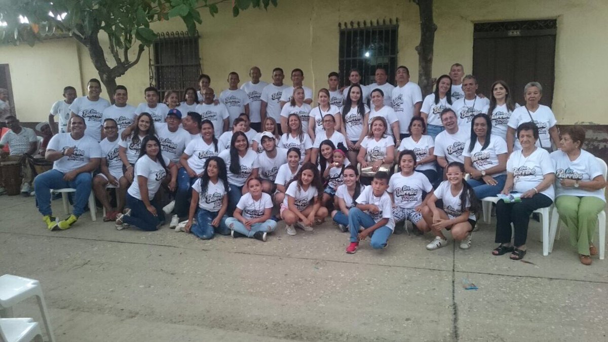 1PauGomez's tweet photo. Que mejor fin e inicio de año que con la familia💚 https://t.co/g55UfwhhwC