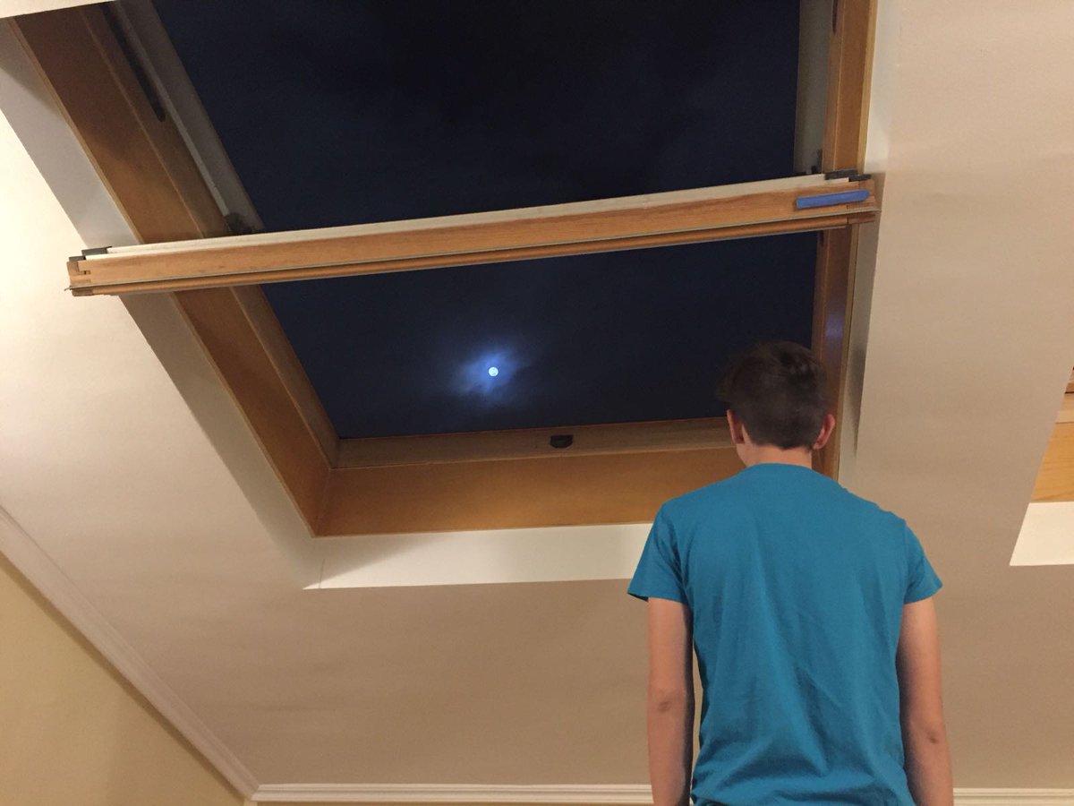 Las Ventanas Del Cielo On Twitter Hoy Se Puede Ver La Luna Llena Por Las Ventanas Del Cielo Avilaautentica Avilatetoca Visitaavila Avilaenamora