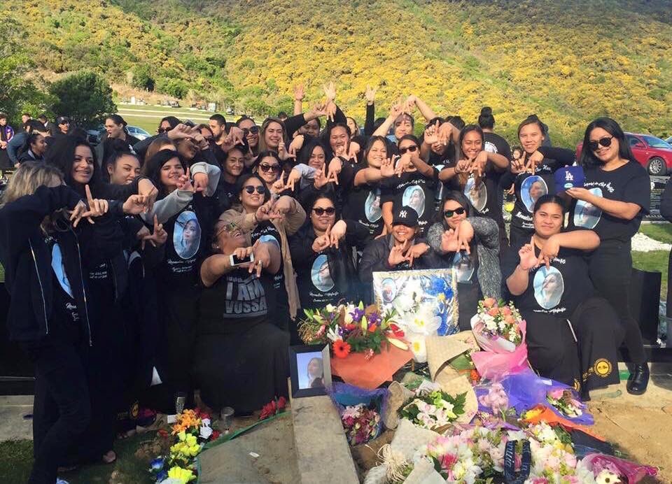 kingbyp's tweet image. Friends since forever 95/96/97 ♥️ Literally grateful being surrounded by my beautiful culture &amp;amp; my beautiful girls 🌺 Grateful we all grew up and went to the same schools 🙏🏽 Got backs 💯 #tokouso #Unbreakable #FobSquad #PolySquaaaa #SosoSquad 😂😂♥️🖤